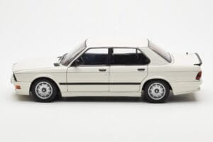BMW M535i E28 Alpine Blanc AUTOart 1:18 75161 Métal — image 4 sur 10