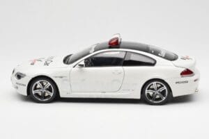 BMW M6 E63 MotoGP Safety Car 2006 Kyosho 1:18 08707GPB Métal — image 4 sur 8