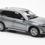 BMW X5 F15 Space Gris Paragon 1:18 - image 6 of 8