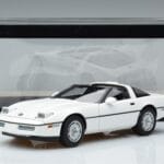Chevrolet Corvette C4 Blanc AUTOart 1:18 71243 Métal - image 8 of 8