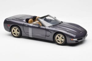 Chevrolet Corvette C5 Cabriolet Violet Nacré Métallique UT Models 1:18 21010 Métal — image 4 sur 6