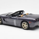 Chevrolet Corvette C5 Cabriolet Violet Nacré Métallique UT Models 1:18 - image 5 of 6