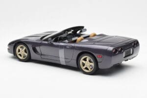 Chevrolet Corvette C5 Cabriolet Violet Nacré Métallique UT Models 1:18 21010 Métal — image 5 sur 6