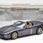 Chevrolet Corvette C5 Cabriolet Violet Nacré Métallique UT Models 1:18 - image 6 of 6