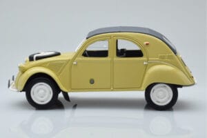 Citroen 2CV Sahara Jaune Otto 1:18 OT1027 Résine — image 3 sur 6