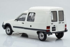 Citroen C15 D Blanc Otto 1:18 OT956 Résine — image 5 sur 6