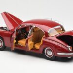 Daimler 250 V8 Rouge Paragon 1:18 - image 5 of 8