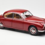 Daimler 250 V8 Rouge Paragon 1:18 - image 6 of 8