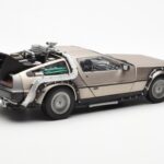 DeLorean DMC-12 Time Machine Back to the Future Argent Sun Star 1:18 - image 5 of 8