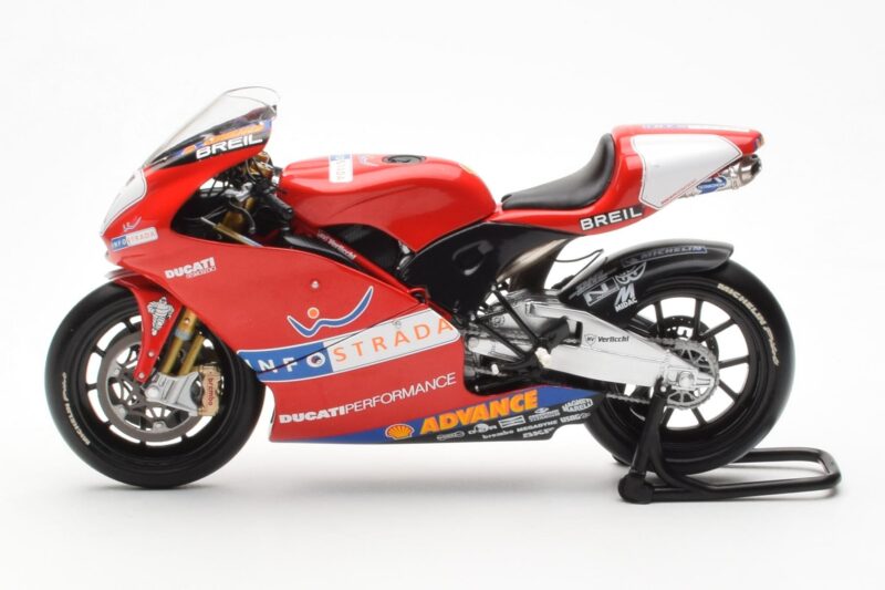 Ducati Desmosedici MotoGP Prova 2002 Minichamps 1:12