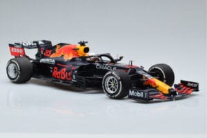 Red Bull Racing RB16B #33 M. Verstappen Abu Dhabi GP F1 World Champion 2021 Minichamps 1:18 110212333 Métal — image 4 sur 6