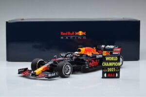 Red Bull Racing RB16B #33 M. Verstappen Abu Dhabi GP F1 World Champion 2021 Minichamps 1:18 110212333 Métal — image 6 sur 6