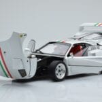 Ferrari F40 Blanc Nacré Italy Kyosho 1:18 - image 2 of 8