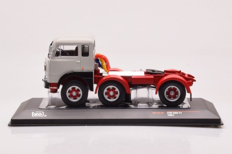 Fiat 690 T1 Blanc IXO 1:43