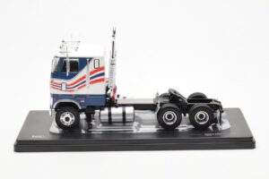 Ford CL 9000 Blanc Bleu IXO 1:43