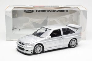 Ford Escort RS Cosworth Version Route Argent UT Models 1:18 22706 Métal — image 2 sur 6