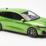 Ford Focus Mk5 ST Phase 2 Mean Vert Otto 1:18 - image 4 of 6