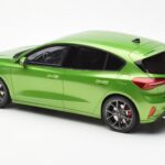 Ford Focus Mk5 ST Phase 2 Mean Vert Otto 1:18 - image 5 of 6
