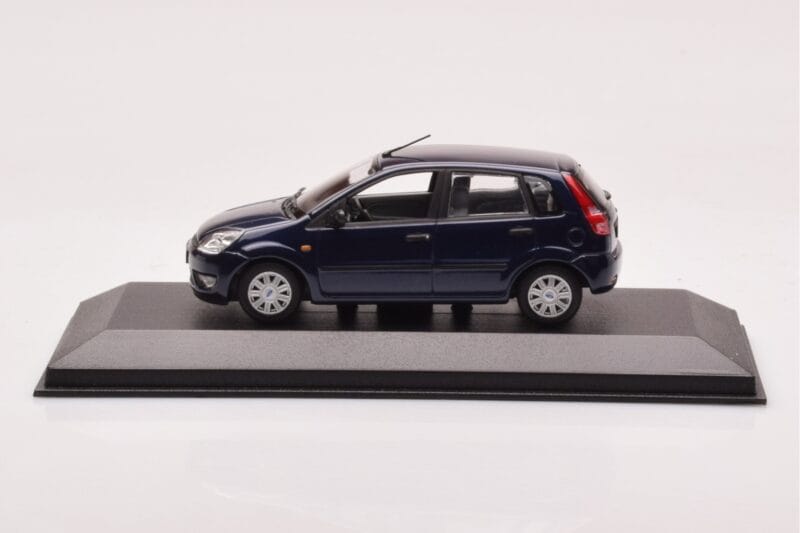 Ford Fusion Bleu Minichamps 1:43