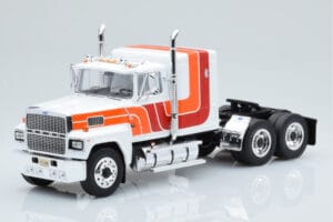 Ford LTL 9000 Blanc Rouge Orange IXO 1:43