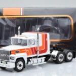 Ford LTL 9000 Blanc Rouge Orange IXO 1:43 - image 5 of 5