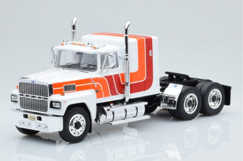 Ford LTL 9000 Blanc Rouge Orange IXO 1:43