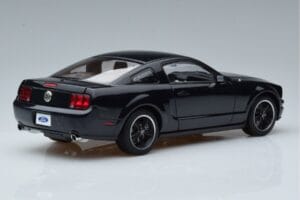 Ford Mustang GT S197 Bullitt AUTOart 1:18 73067 Métal — image 3 sur 7