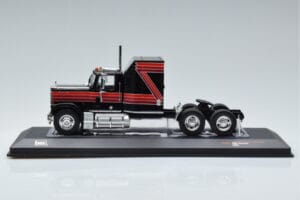 GMC General Rouge Noir IXO 1:43 TR102 Métal — image 3 sur 6