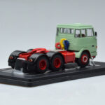 Henschel HS 19 TS Vert IXO 1:43 - image 2 of 6