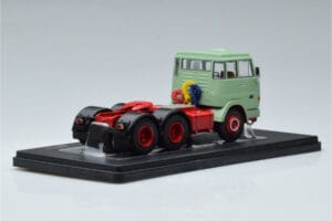 Henschel HS 19 TS Vert IXO 1:43 TR151 Métal — image 2 sur 6
