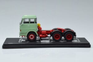 Henschel HS 19 TS Vert IXO 1:43 TR151 Métal — image 3 sur 6
