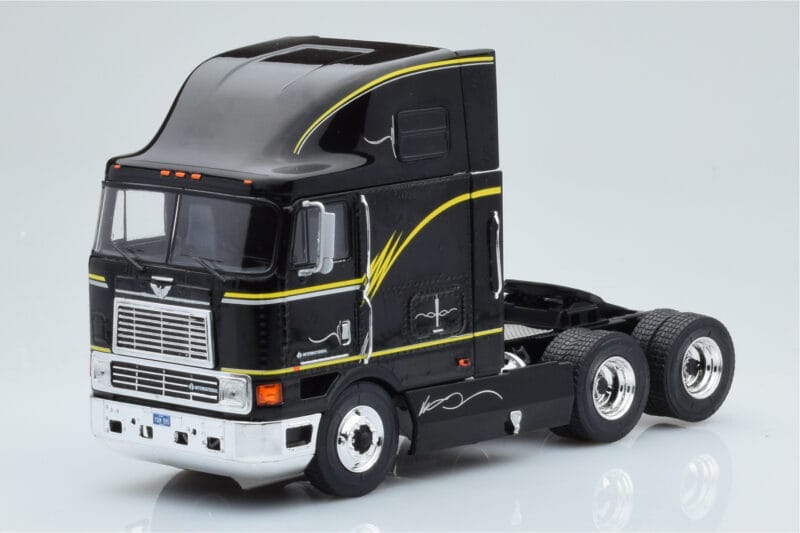 International Eagle Cabover Noir IXO 1:43