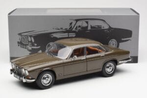 Jaguar XJ6 Series 1 4.2 Sable Marron Paragon 1:18 2011004 Métal — image 8 sur 8