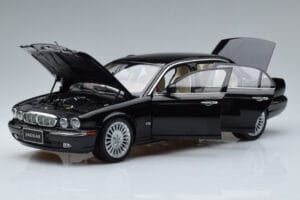 Jaguar XJ6 X350 Ebony Noir Almost Real 1:18 810501 Métal — image 2 sur 11