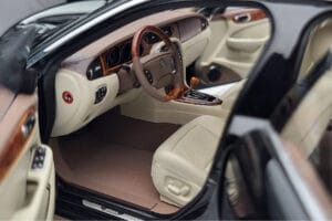 Jaguar XJ6 X350 Ebony Noir Almost Real 1:18 810501 Métal — image 7 sur 11