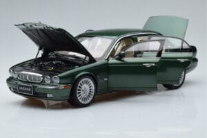 Jaguar XJ6 X350 Racing Vert Almost Real 1:18 810502 Métal — image 2 sur 13