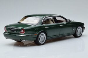 Jaguar XJ6 X350 Racing Vert Almost Real 1:18 810502 Métal — image 3 sur 13