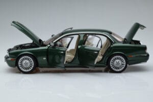 Jaguar XJ6 X350 Racing Vert Almost Real 1:18 810502 Métal — image 4 sur 13
