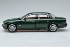 Jaguar XJ6 X350 Racing Vert Almost Real 1:18 810502 Métal — image 5 sur 13