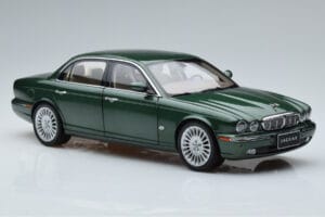 Jaguar XJ6 X350 Racing Vert Almost Real 1:18 810502 Métal — image 6 sur 13