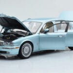 Jaguar XJ6 X350 Seafrost Bleu Clair Almost Real 1:18 - image 2 of 11