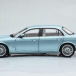 Jaguar XJ6 X350 Seafrost Bleu Clair Almost Real 1:18 - image 6 of 11