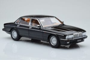 Jaguar XJ6 XJ40 Ebony Noir Almost Real 1:18 810543 Métal — image 6 sur 11
