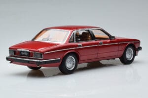 Jaguar XJ6 XJ40 Flamenco Rouge Almost Real 1:18 810541 Métal — image 3 sur 11