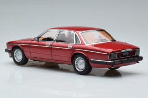 Jaguar XJ6 XJ40 Flamenco Rouge Almost Real 1:18 810541 Métal — image 7 sur 11