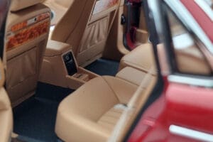 Jaguar XJ6 XJ40 Flamenco Rouge Almost Real 1:18 810541 Métal — image 10 sur 11