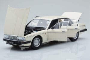 Jaguar XJ6 XJ40 Glacier Blanc Almost Real 1:18 810542 Métal — image 2 sur 11