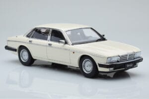 Jaguar XJ6 XJ40 Glacier Blanc Almost Real 1:18 810542 Métal — image 6 sur 11