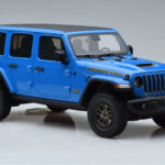 Jeep Wrangler Rubicon 392 Bleu GT Spirit 1:18 - image 4 of 6
