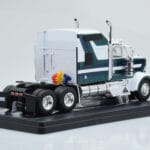 Kenworth W900 Vert Blanc IXO 1:43 - image 2 of 6